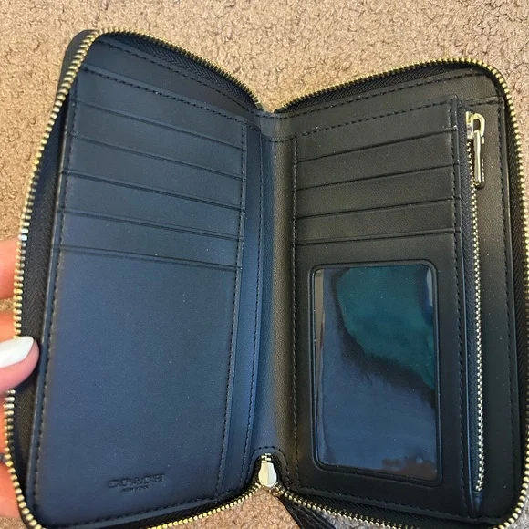 Coach Black Leather Zip Wallet - Picture 6 of 6